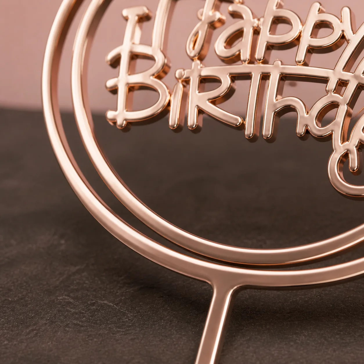 Topper Happy Birthday Medium - studio view 2