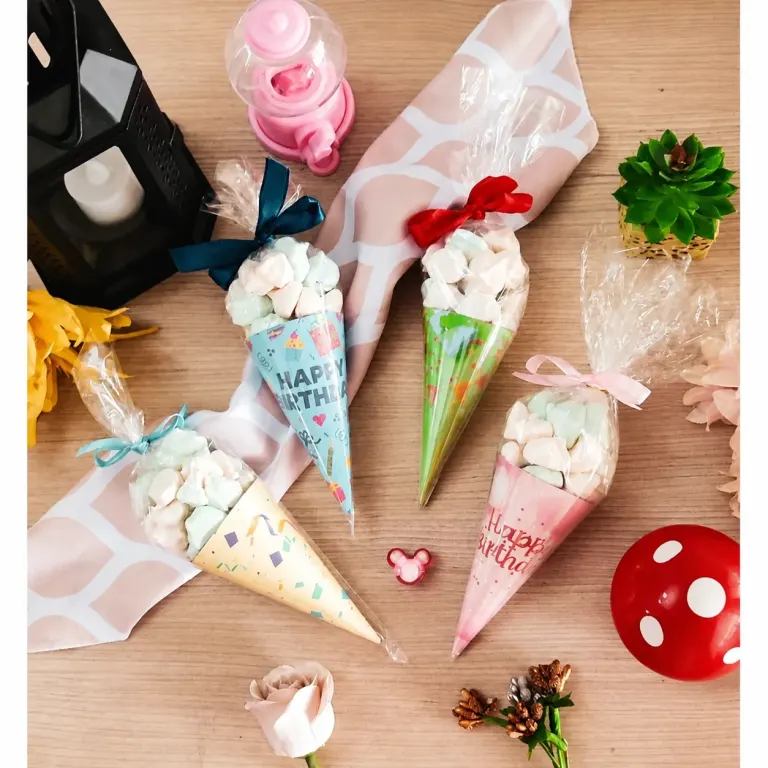 SWEETALICIOUS Meringue Cookies Party Cone Souvenir Ulang Tahun, tampilan 1